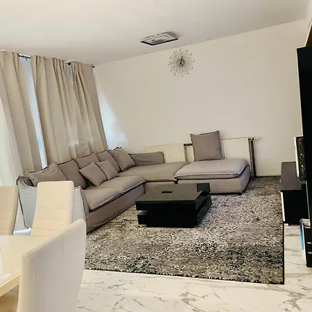 Ghome Arigidi - Private In A Duplex *