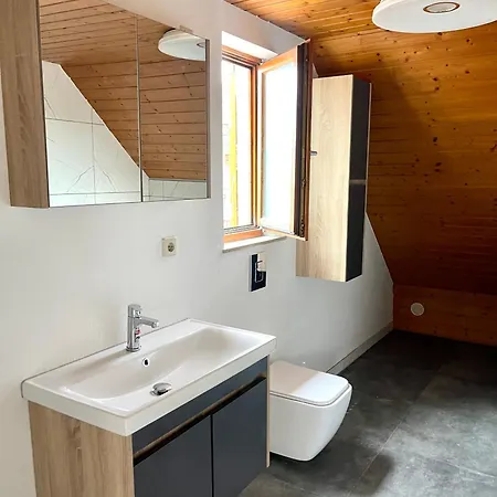 Ghome Arigidi - Private In A Duplex *